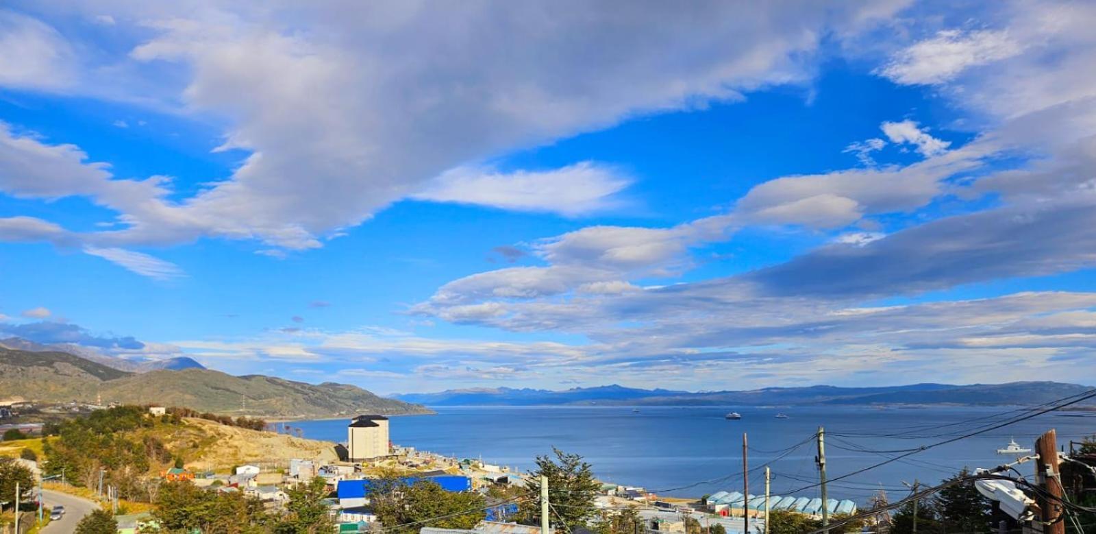 Ferienwohnung Dpto Amplio Con Vista A La Bahia Ushuaia Exterior foto